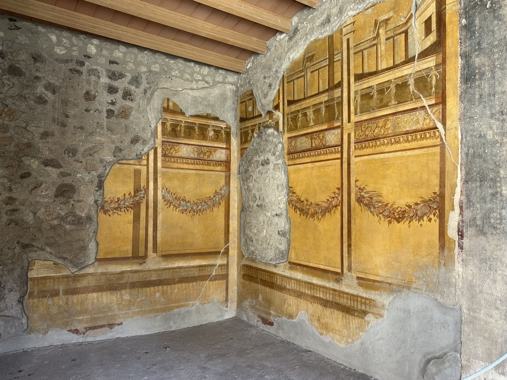 A golden room   Pompeii